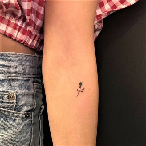 mujer mini tatuajes|Tatuajes pequeños (y preciosistas) de los que no te。